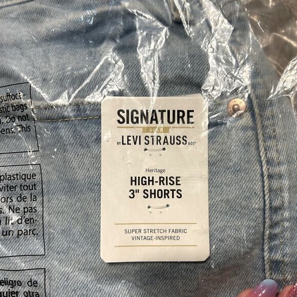 NWT Levi’s Signature denim jean shorts size 24. High rise 3 inch inseam. - Picture 8 of 9